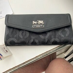 Beautiful coach Madison app art wallet in black